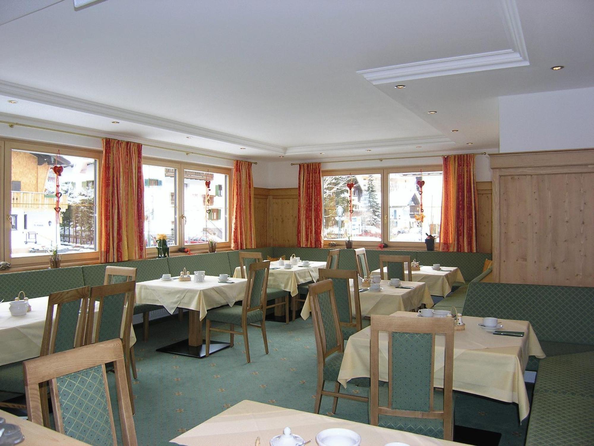 Hotel Dr Otto Murr B&B Sankt Anton am Arlberg Buitenkant foto