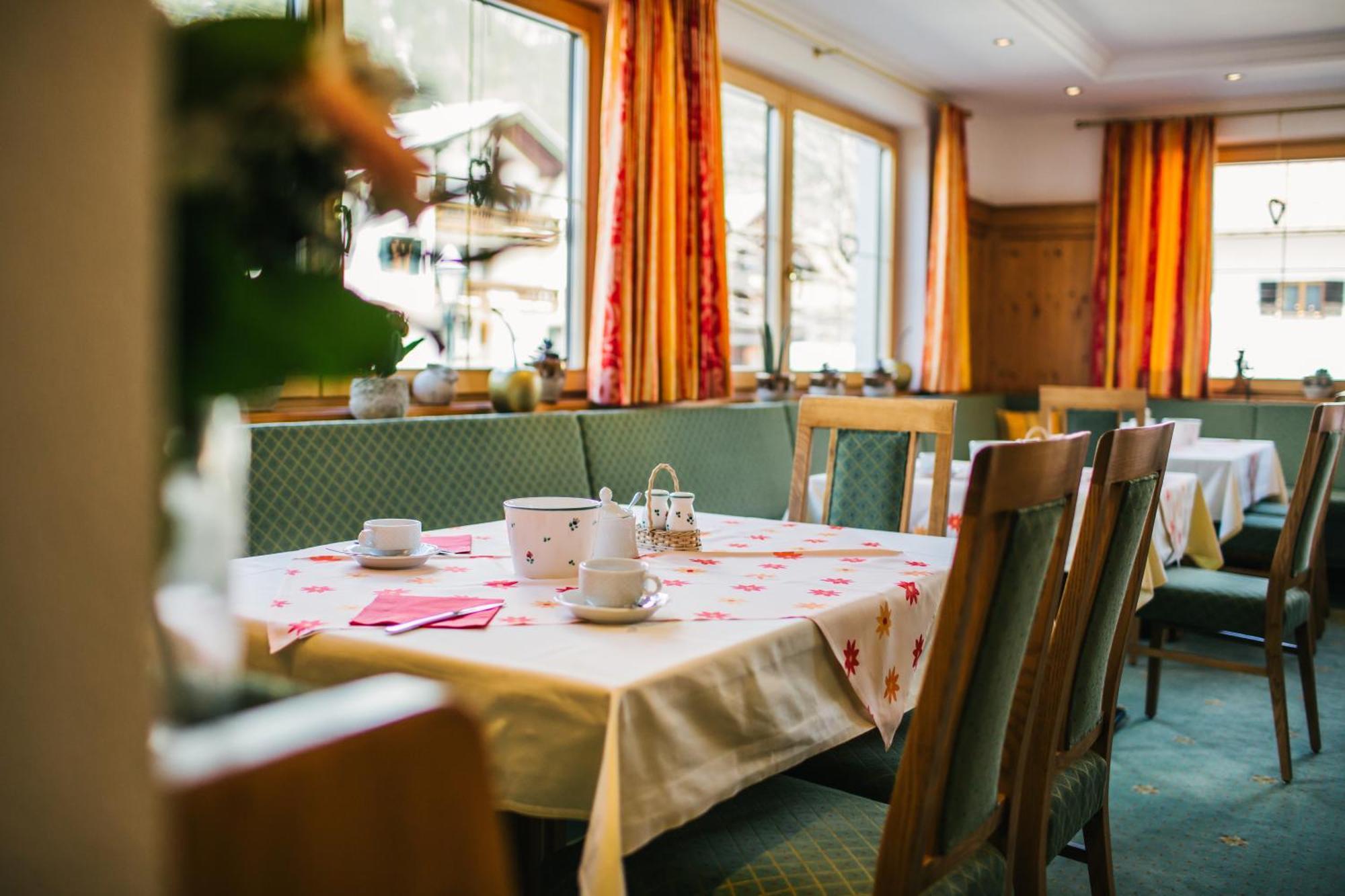 Hotel Dr Otto Murr B&B Sankt Anton am Arlberg Buitenkant foto